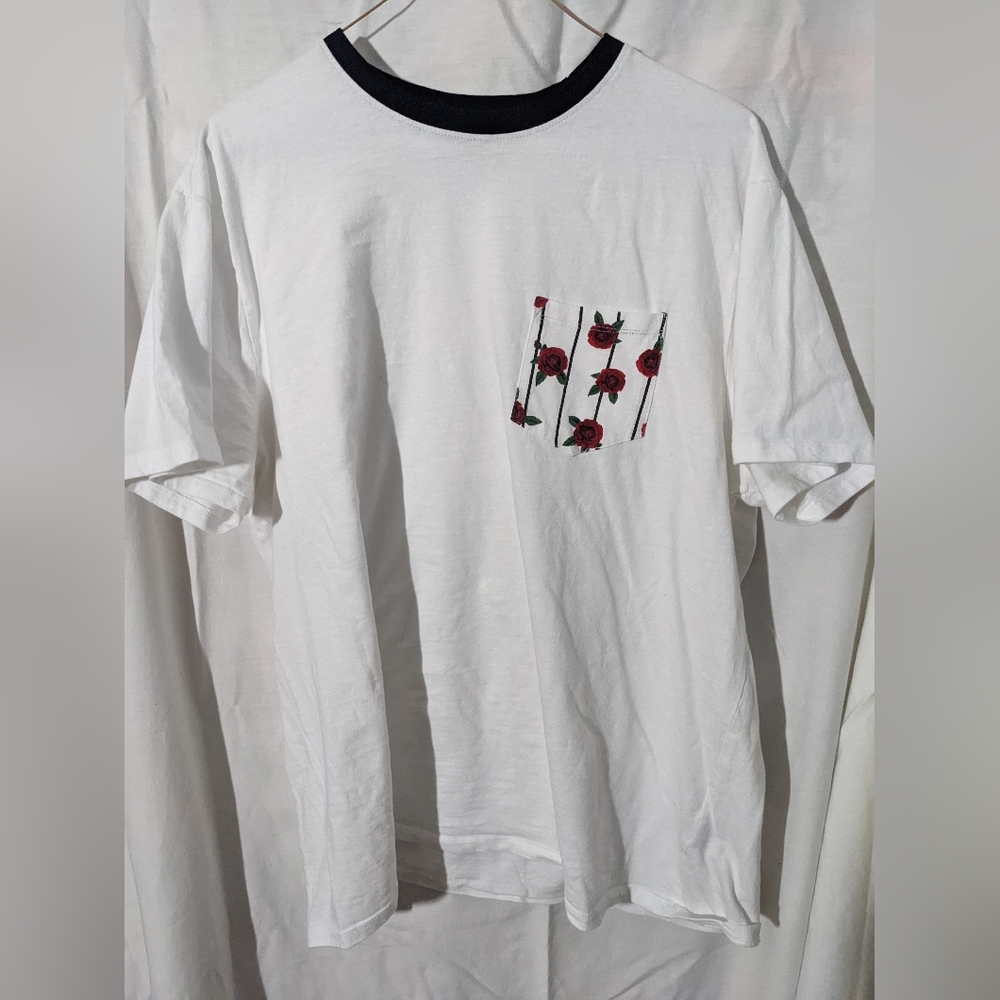 XL rose pocket tee
